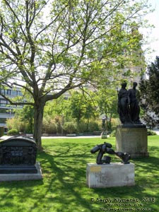 Вена (Vienna), Австрия (Austria). Фото. Карлсплац (Karlsplatz), Рессель-парк (Resselpark). Парковые скульптуры (Statuen im Resselpark).