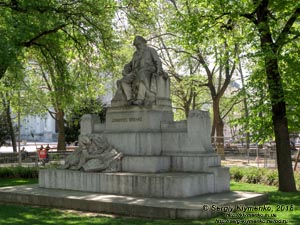 Вена (Vienna), Австрия (Austria). Фото. Карлсплац (Karlsplatz), Рессель-парк (Resselpark). Памятник композитору Иоганну Брамсу (Brahms-Denkmal im Resselpark).