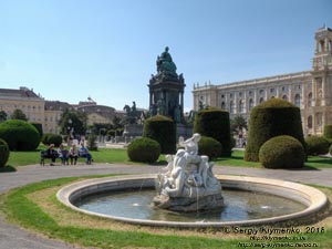 Вена (Vienna), Австрия (Austria). Фото. Площадь Марии Терезии (Maria-Theresien-Platz). Фонтан Тритона и Наяды (Tritonen- und Najaden-Brunnen in Wien) и памятник Марии Терезии (Maria-Theresien-Denkmal).
