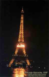 Париж. Эйфелева башня (Tour Eiffel) ночью.