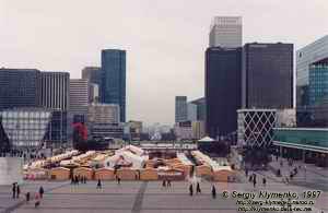 Париж. Деловой район "ля Дефенс" (La Défense).