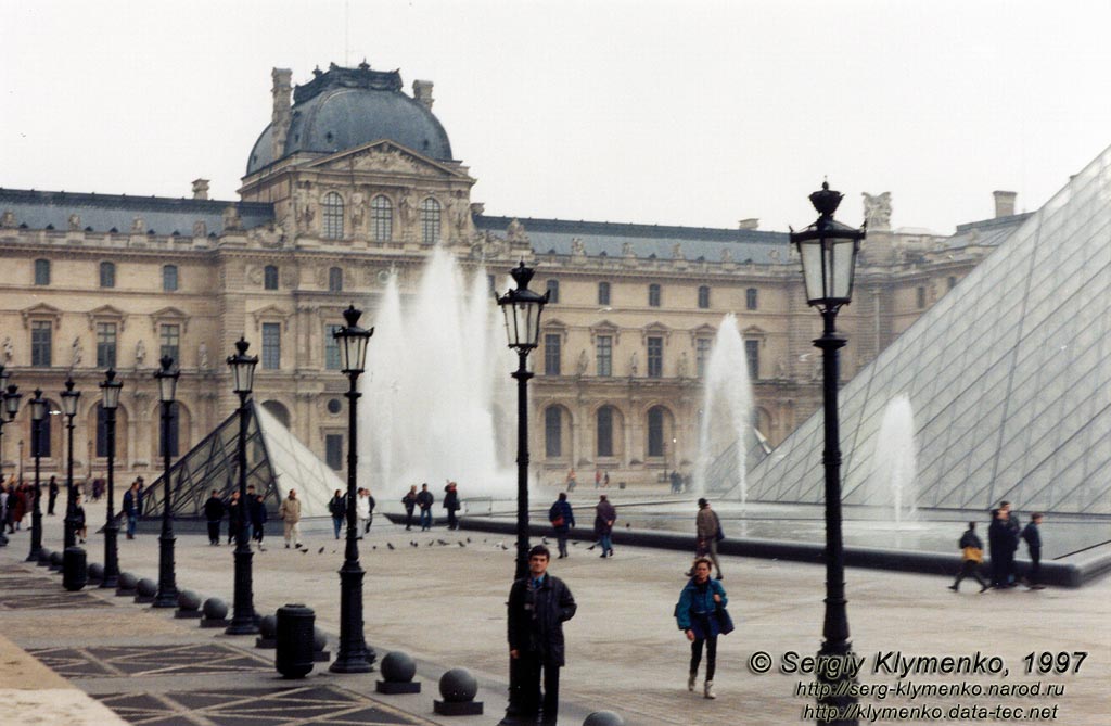 Париж. В Лувре (Musée du Louvre).
