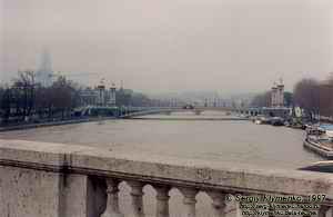 Париж. Вид с моста "de la Concorde" на Сену и мост Александра III.