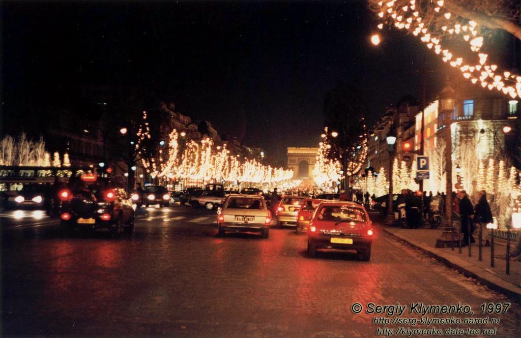 Париж. Елисейские поля (Avenue des Champs-Élysées) ночью.