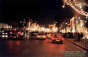 Париж. Елисейские поля (Avenue des Champs-Élysées) ночью.