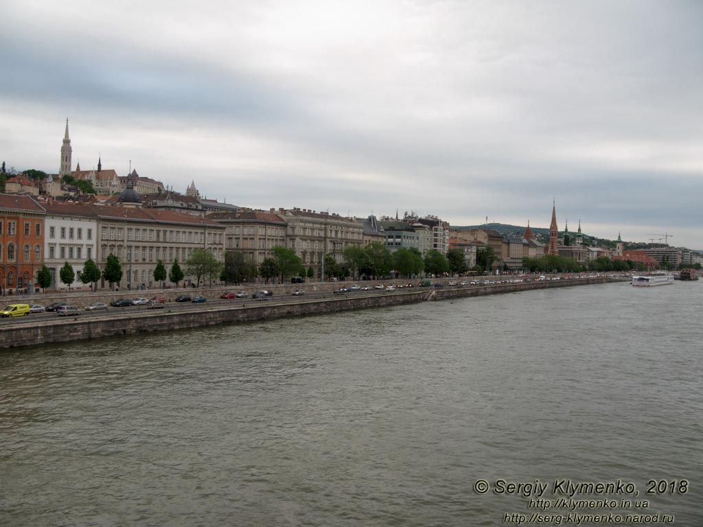 Будапешт (Budapest), Венгрия (Magyarország). Фото. Вид на Буду (правый берег Дуная) с Цепного моста (Széchenyi lánchíd).