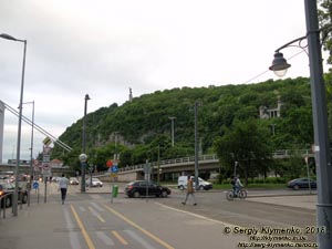 Будапешт (Budapest), Венгрия (Magyarország). Фото. Впереди - мост Эржебет (Erzsébet híd). Справа - Буда, площадь Дёбрентеи (Döbrentei tér).