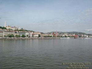 Будапешт (Budapest), Венгрия (Magyarország). Фото. Вид на Буду (правый берег Дуная) с Цепного моста (Széchenyi lánchíd).