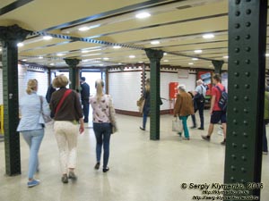 Будапешт (Budapest), Венгрия (Magyarország). Фото. На станции «Площадь Героев» (Hősök tere metróállomás) линии M1 («жёлтой») Будапештского метрополитена.