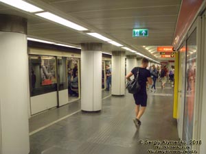 Будапешт (Budapest), Венгрия (Magyarország). Фото. Станция «Площадь Баттьяни» (Batthyány tér metróállomás) линии M2 («красной») Будапештского метрополитена.