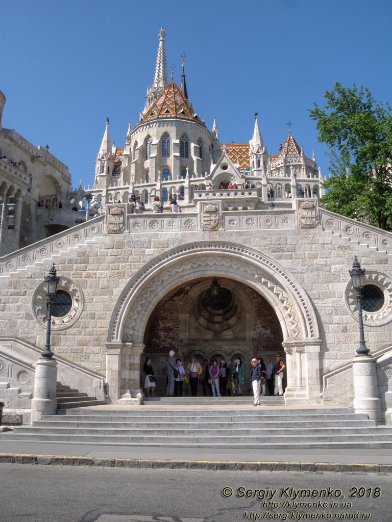 Будапешт (Budapest), Венгрия (Magyarország). Фото. Буда. Рыбацкий бастион (Halászbástya), Лестница Шулека (Schulek Lépcső) и церковь Матьяша (Mátyás-templom).