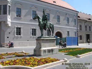 Будапешт (Budapest), Венгрия (Magyarország). Фото. Буда, вдоль улицы Úri (Úri utca). Конная статуя Андраша Хадика (Hadik András lovasszobra).
