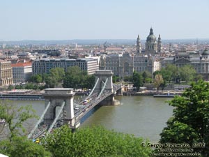 Будапешт (Budapest), Венгрия (Magyarország). Фото. Вид на Дунай, Пешт и Цепной мост Сеченьи (Széchenyi lánchíd) от Будайской крепости (Budai Vár).