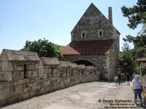 Будапешт (Budapest), Венгрия (Magyarország). Фото. Буда. Надвратная башня большого южного круглого бастиона Будайской крепости (Budavári a nagy rondella kaputornya avagy a Lihegő kapu tornya).