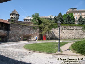 Будапешт (Budapest), Венгрия (Magyarország). Фото. Буда. Большой южный круглый бастион Будайской крепости (Budavári nagy rondella).