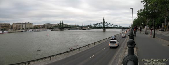 Будапешт (Budapest), Венгрия (Magyarország). Фото. Вдоль Raoul Wallenberg rkp. Дунай и Мост Свободы (Szabadság híd). Справа - Буда, Szent Gellért rkp. Панорама ~90°.
