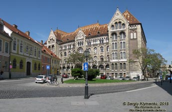 Будапешт (Budapest), Венгрия (Magyarország). Фото. Буда. Площадь Венских Ворот (Bécsikapu tér) и здание Национального Архива Венгрии (Magyar Nemzeti Levéltár).