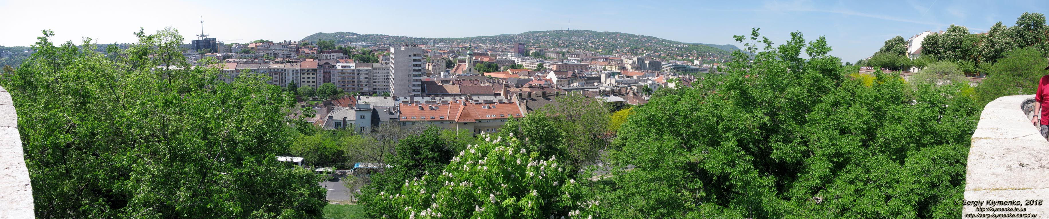 Будапешт (Budapest), Венгрия (Magyarország). Фото. Вид на Буду с Замковой Горы - с Променада Арпада Тота (Tóth Árpád sétány). Панорама ~180°.