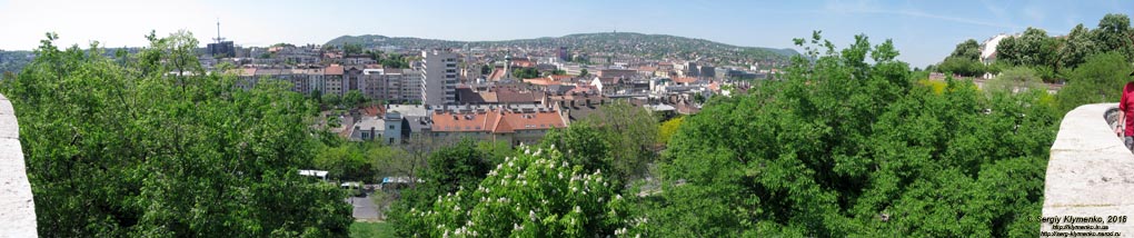 Будапешт (Budapest), Венгрия (Magyarország). Фото. Вид на Буду с Замковой Горы - с Променада Арпада Тота (Tóth Árpád sétány). Панорама ~180°.