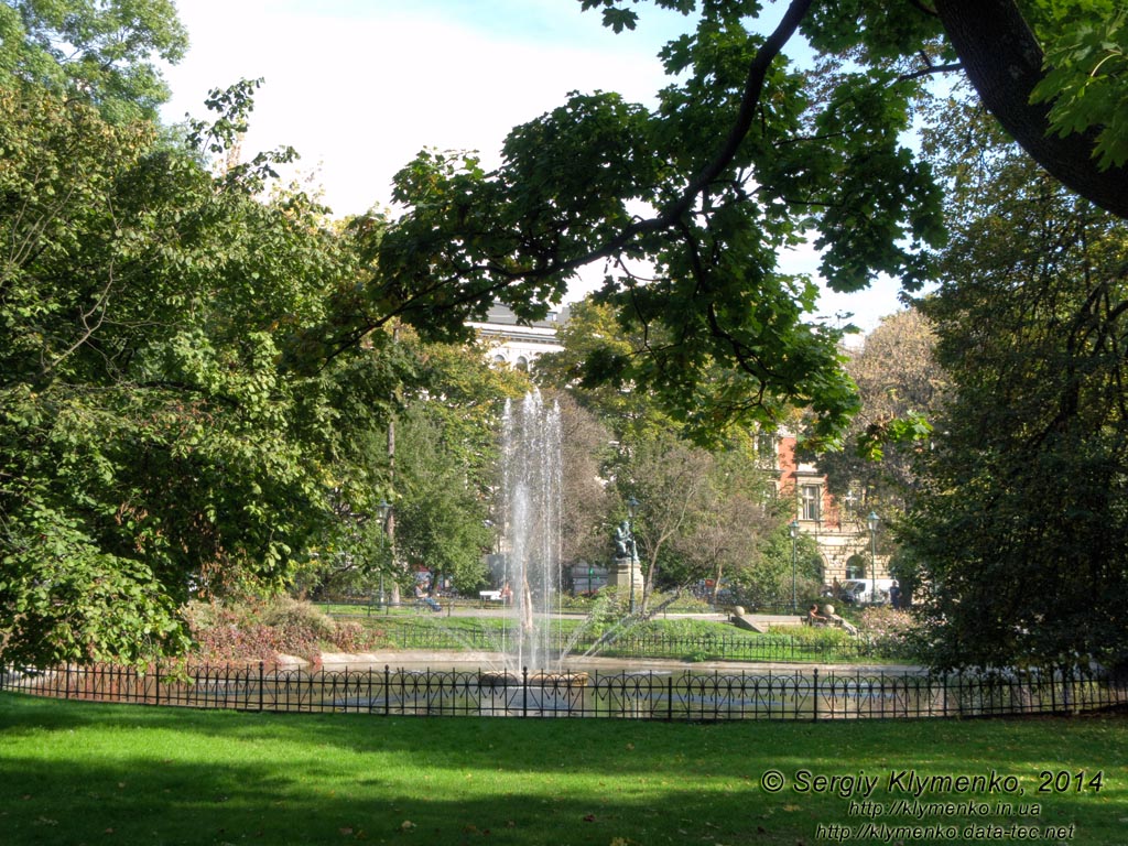 Фото Кракова. Старый Город. Пруд с фонтаном (Staw z fontanna) на Плантах (Planty).