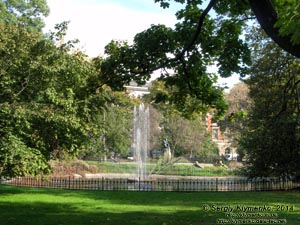 Фото Кракова. Старый Город. Пруд с фонтаном (Staw z fontanna) на Плантах (Planty).