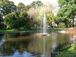 Фото Кракова. Старый Город. Пруд с фонтаном (Staw z fontanna) на Плантах (Planty).