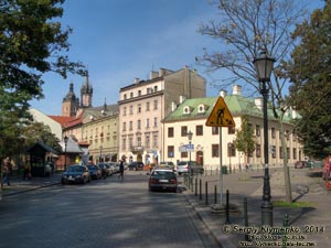 Фото Кракова. Вид на Старый Город (Stare Miasto) и верхушки Мариацкого костёла (Kościół Mariacki) с улицы Сенная (Ulica Sienna).