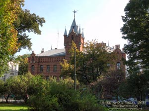 Фото Кракова. Пожарная станция (Strażnica pożarnicza w Krakowie), вид с Плантов (Planty krakowskie).
