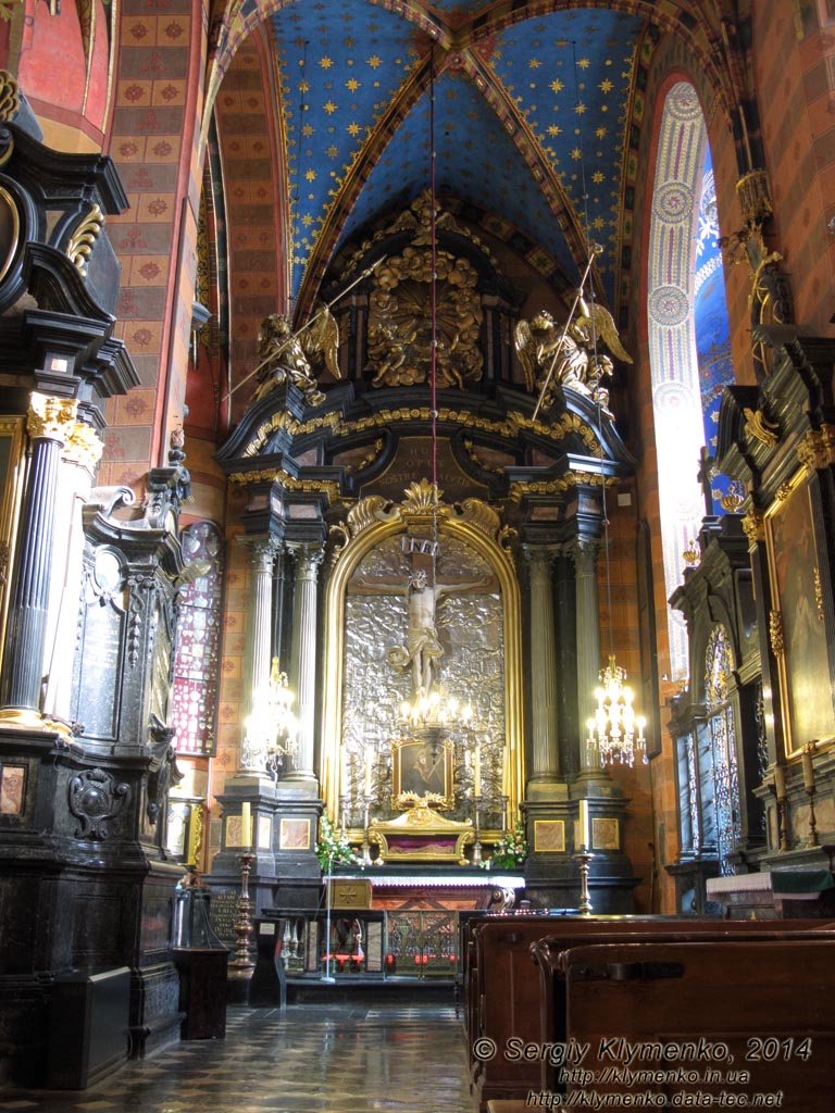 Фото Кракова. Старый Город. Мариацкая Базилика - Церковь Успения Пресвятой Богородицы (Kościół Mariacki). Интерьер.