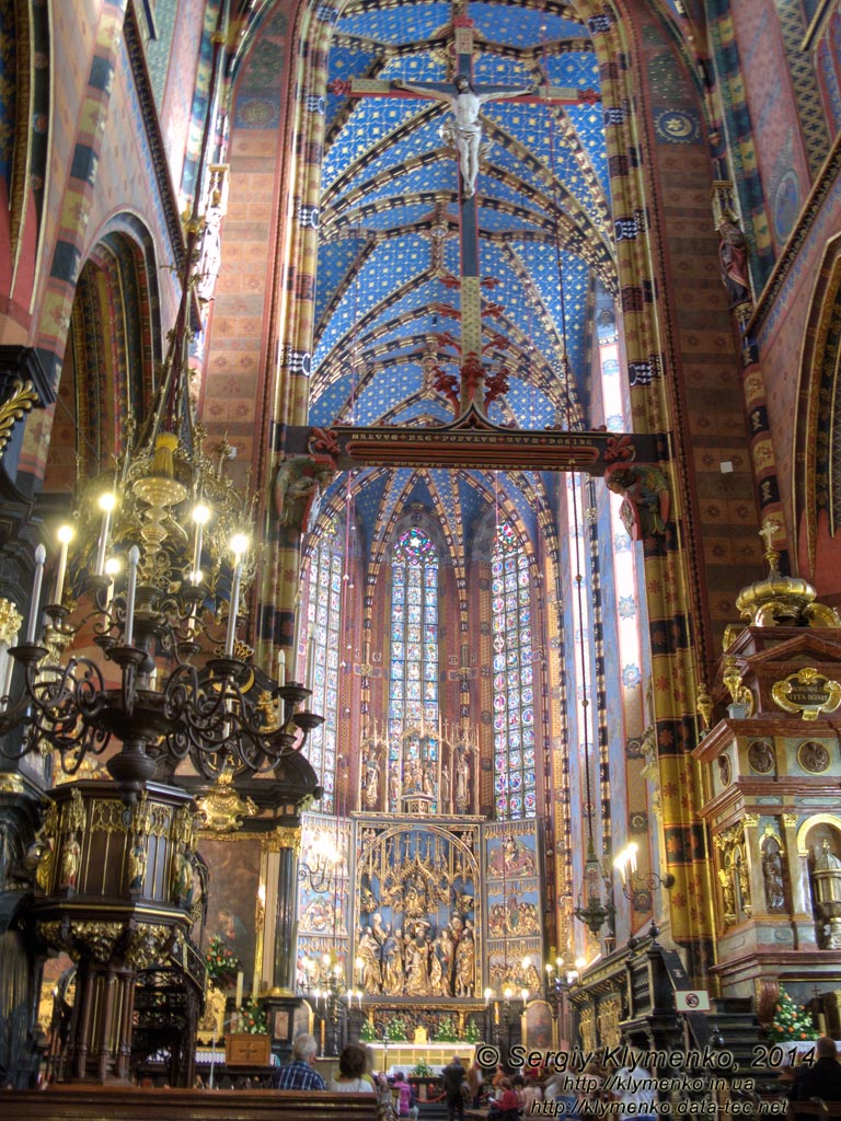Фото Кракова. Старый Город. Мариацкая Базилика - Церковь Успения Пресвятой Богородицы (Kościół Mariacki). Главный неф.