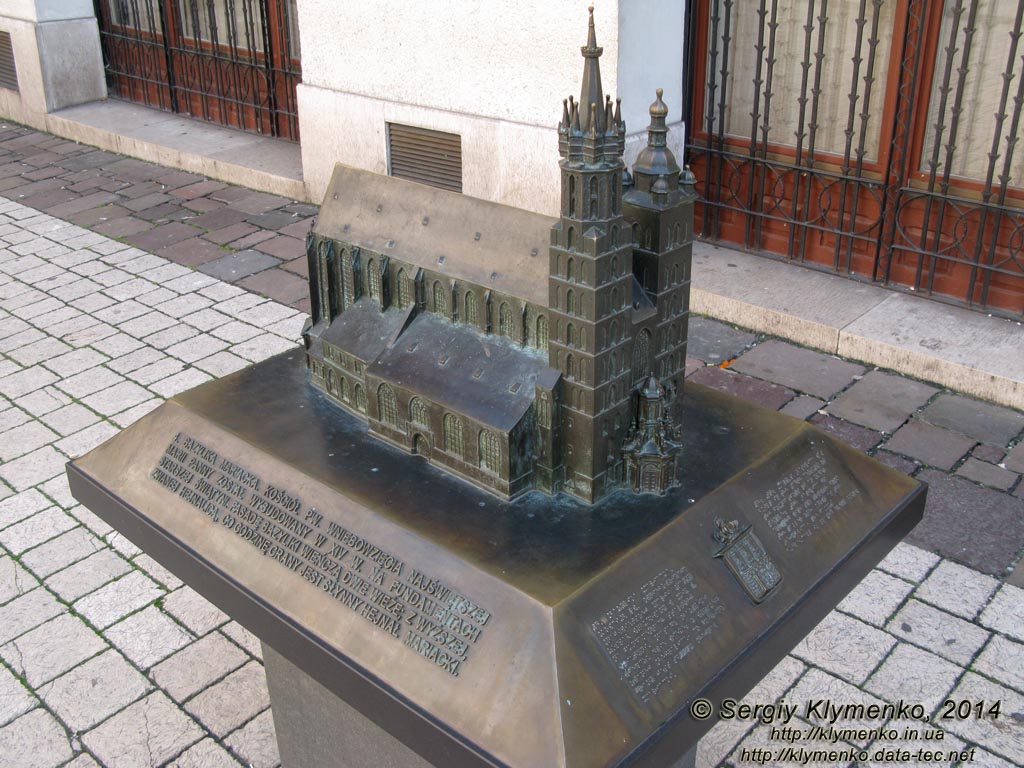 Фото Кракова. Старый Город. Мариацкий костёл - Церковь Успения Пресвятой Богородицы (Kościół Mariacki). Масштабная модель.