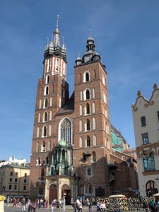 Фото Кракова. Старый Город. Площадь Главный Рынок (Rynek Główny) и Мариацкий костёл - Церковь Успения Пресвятой Богородицы (Kościół Mariacki).