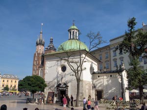 Фото Кракова. Старый Город. Площадь Главный Рынок (Rynek Główny). Костёл Святого Войцеха, или Адальберта Пражского (Kościół św. Wojciecha).