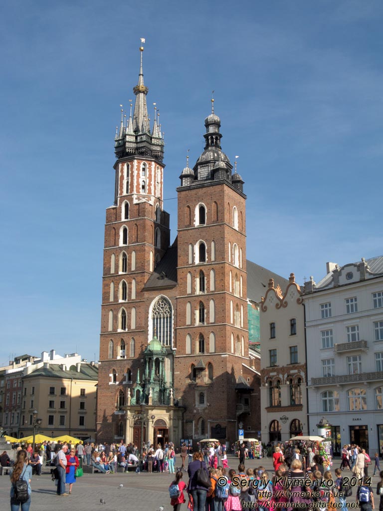Фото Кракова. Старый Город. Площадь Главный Рынок (Rynek Główny) и Мариацкий костёл - Церковь Успения Пресвятой Богородицы (Kościół Mariacki).