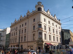 Фото Кракова. Старый Город. Здание на углу улицы Гродська (Ulica Grodzka w Krakowie) и площади Доминиканская (Plac Dominikański).
