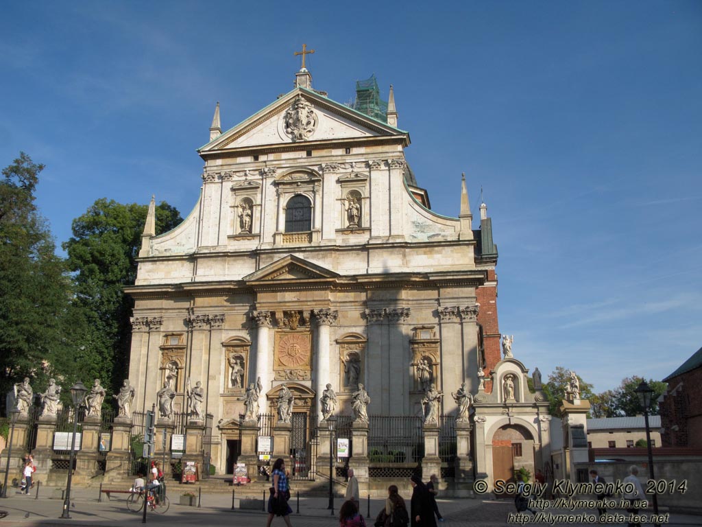 Фото Кракова. Старый Город. Костёл св. Петра и Павла (Kościół Świętych Apostołów Piotra i Pawła). Вид с площади Марии Магдалины.