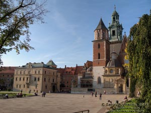 Фото Кракова. Кафедральный собор Станислава и Вацлава (Вавельская кафедра - Katedra na Wawelu), вид с юго-востока.