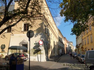 Фото Кракова. Старый Город. Улица Висльна (Wiślna). Вид со стороны Плант (Planty).