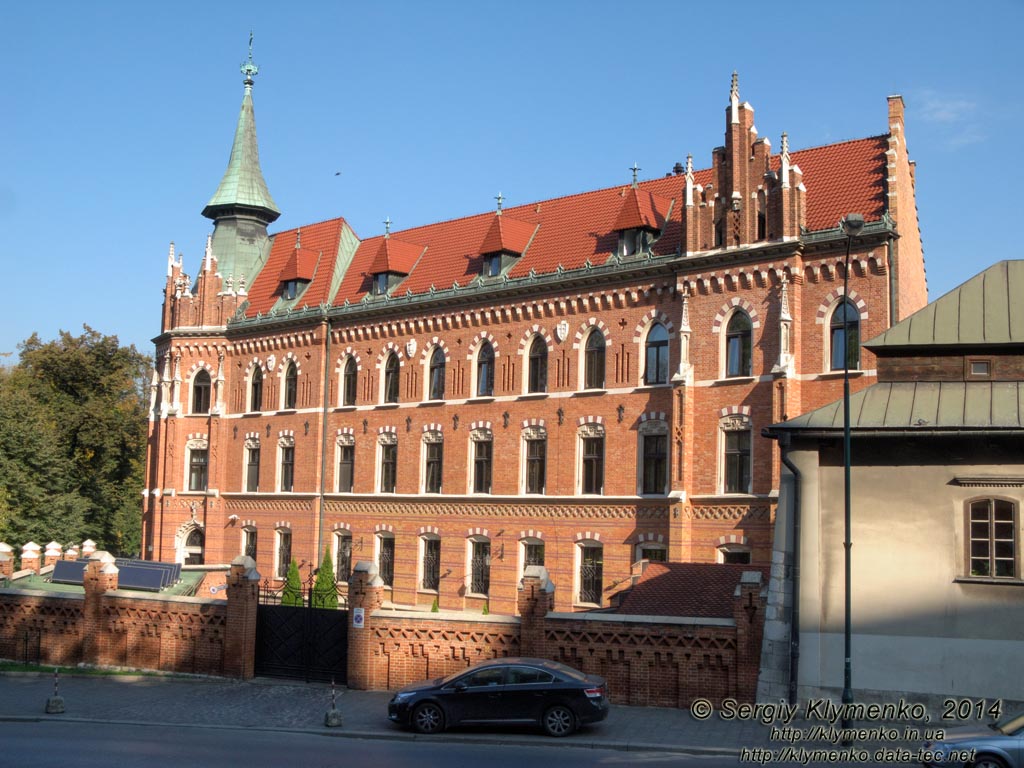 Фото Кракова. Старый Город. Высшая духовная семинария (ул. Подзамче 8). Вид со стороны Вавеля.