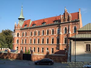 Фото Кракова. Старый Город. Высшая духовная семинария (ул. Подзамче 8). Вид со стороны Вавеля.