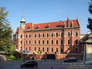 Фото Кракова. Старый Город. Высшая духовная семинария (ул. Подзамче 8). Вид со стороны Вавеля.