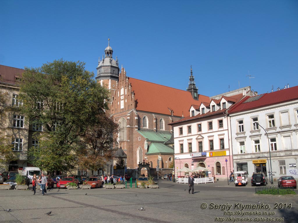 Фото Кракова. Казимеж (Kazimierz). Рыночная площадь Казимежа (Plac Wolnica). Вид в направлении костёла Тела Господнего.
