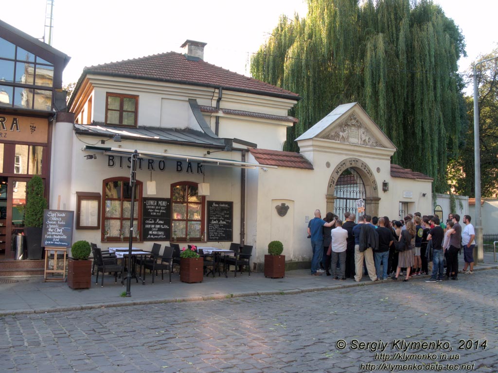 Фото Кракова. Казимеж (Kazimierz). Въездные врата на территорию Синагоги Рему и старого еврейского кладбища (ul. Szeroka, 40).