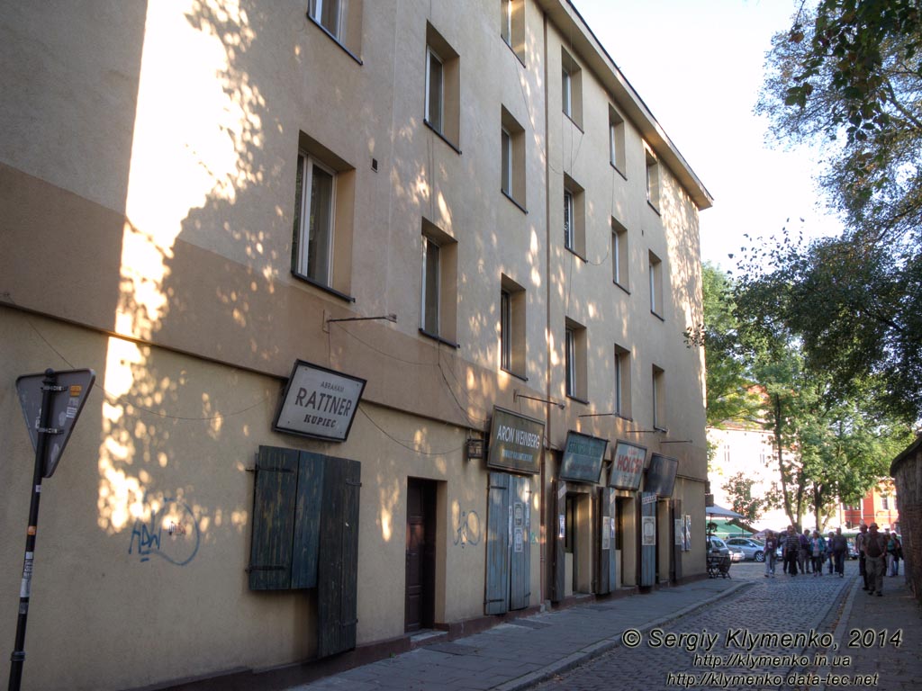 Фото Кракова. Казимеж (Kazimierz). Улица Широкая (ul. Szeroka), вид со стороны улицы Мёдова (ul. Miodowa).