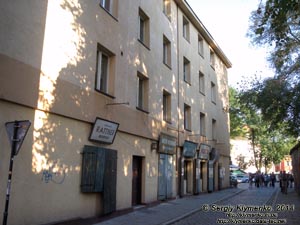 Фото Кракова. Казимеж (Kazimierz). Улица Широкая (ul. Szeroka), вид со стороны улицы Мёдова (ul. Miodowa).