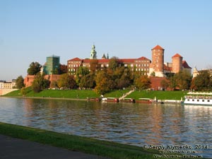 Фото Кракова. Вавель (Wawel), общий вид со стороны Вислы.
