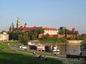 Фото Кракова. Вавель (Wawel), общий вид с запада (с бульваров Вислы).