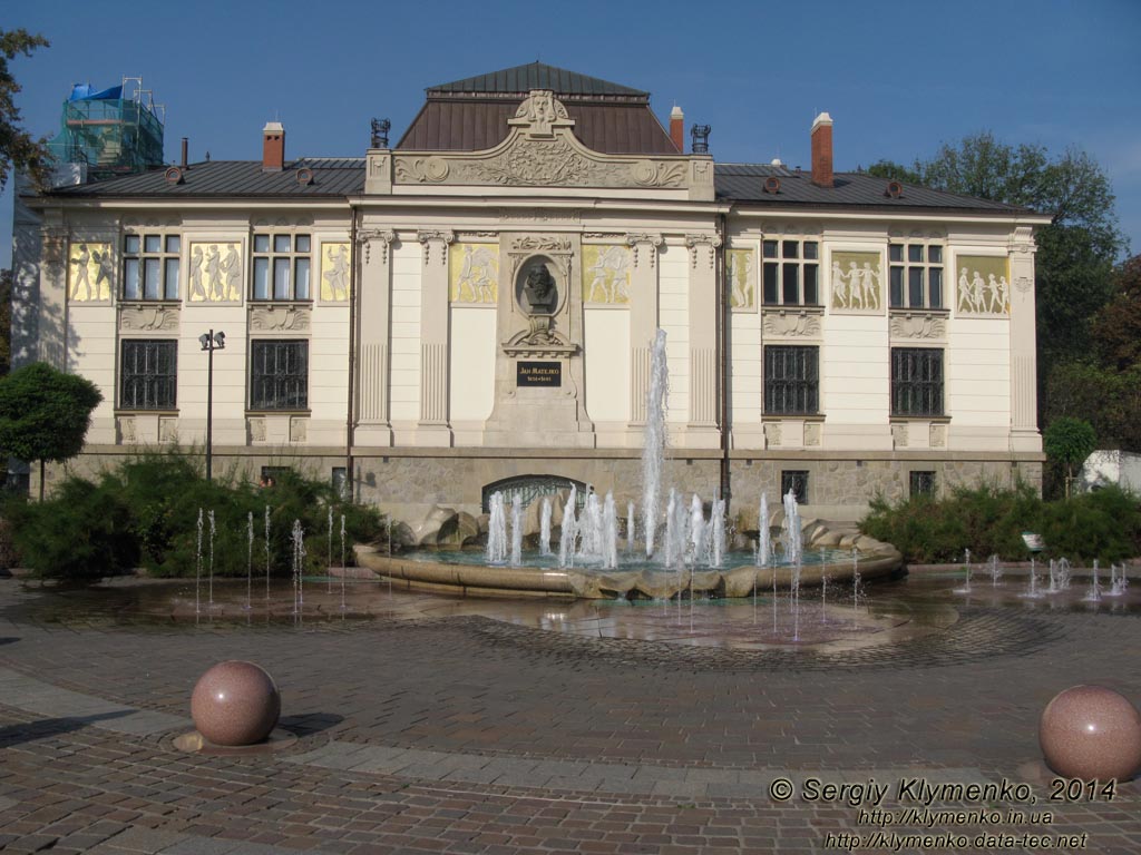 Фото Кракова. Старый Город. Дворец искусства. Вид с Щепанской площади.