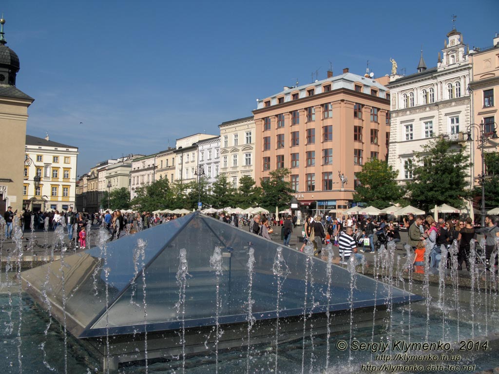 Фото Кракова. Старый Город. Фонтан на площади Главный Рынок.