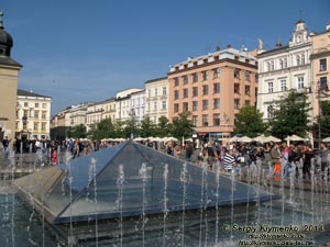 Фото Кракова. Старый Город. Фонтан на площади Главный Рынок.